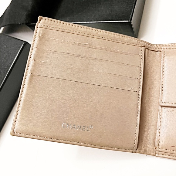 ✨GUC • CHANEL Beige New
Line Travel Bifold Wallet ✨AUTHENTIC - Picture 9 of 12
